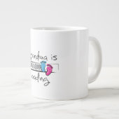 Slogan grandma is loading. Opa en oma worden. Grote Koffiekop (Voorkant rechts)