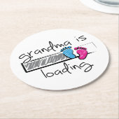 Slogan grandma is loading. Opa en oma worden. Ronde Kartonnen Onderzetter (Gebogen)