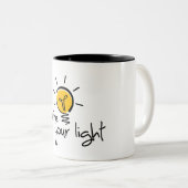 Slogan shine your light. laat je licht schijnen. tweekleurige koffiemok (Voorkant rechts)