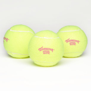 Slogan teamwork maakt de droom roze tennisballen