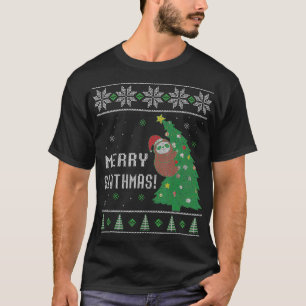 Slote klimmen een kerstboom met een lelijke kersts t-shirt