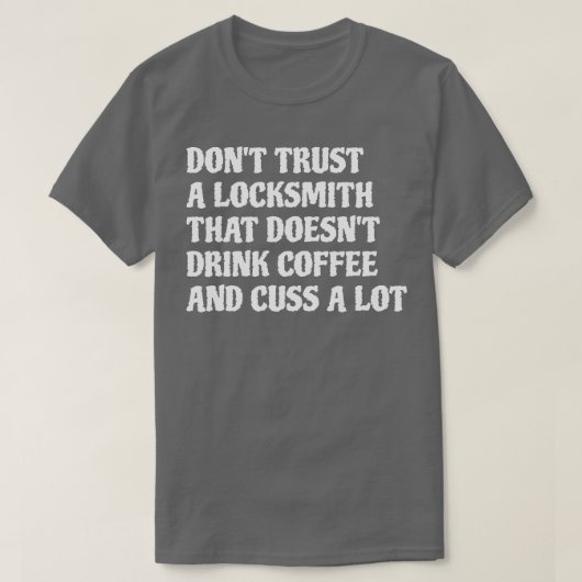 Slotenmaker die koffie Drink, nekt veel wit T-shirt (Design voorkant)