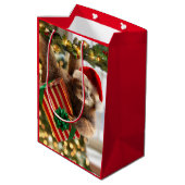 Sloth Bearing Gifts Medium Cadeauzakje (Achterkant Gekanteld)