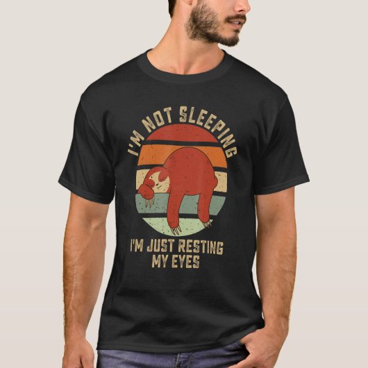 Sloth Dad Joke I'm not Slapeping I'm Just Resting  T-shirt (Voorkant)