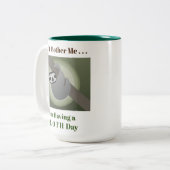 Sloth Day Cute Funny Humor Tweekleurige Koffiemok (Voorkant links)