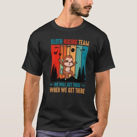 Sloth Hiking Team We Will Get There When We Get Th T-shirt (Voorkant)