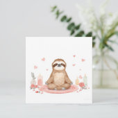 Sloth in  Yoga Class on Valentine's Day  Feestdagenkaart (Staand voorkant)