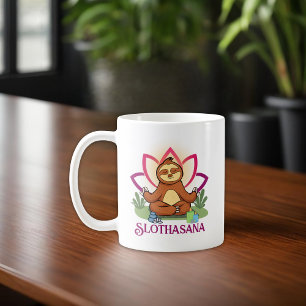 "Slothasana" Luiaard die yoga meditatie doet Koffiemok