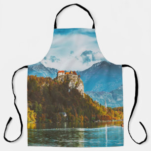 Sloveense klif kijkt uit op Bled Castle. Schort