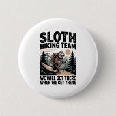 Slow and Steady Sloth Hiking Team Ronde Button 5,7 Cm (Voorkant)