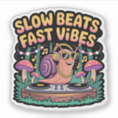 Slow Beats Fast Vibes Funky DJ Snail Sticker (Voorkant)