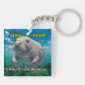 Slow Down en Drift voor Manatee Geïnspireerd Shirt Sleutelhanger (Achterkant)