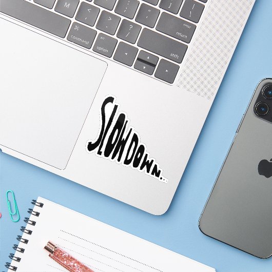 Slow down sticker (Laptop met iPhone)