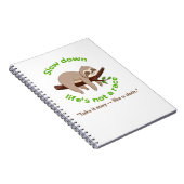 Slow Down – traag grafisch T-shirt en cadeau Notitieboek (Rechterzijde)