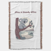 **"Slow & Steady Wins – Motivational Cute Koala "* Deken (Voorkant Verticaal)