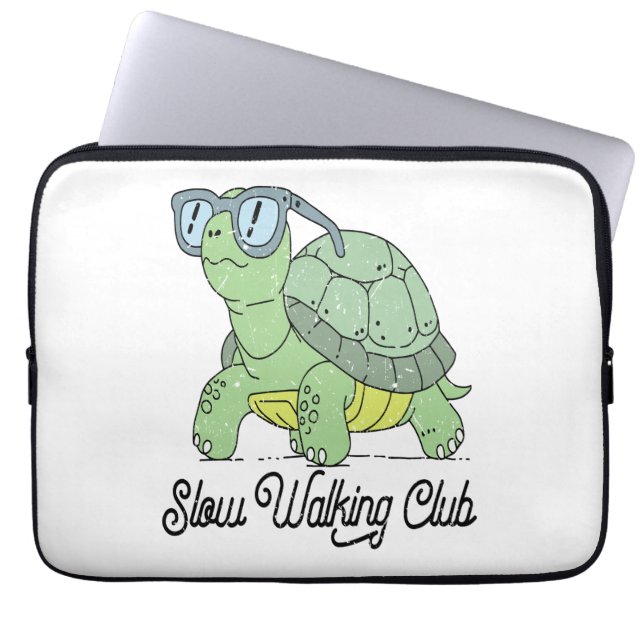 Slow Walking Club Schattige Funny Turtle Laptop Sleeve (Voorkant)