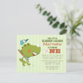 Slugger-Saurus Baseball Dino Baby Boy 1st Birthday Uitnodiging Briefkaart (Staand voorkant)