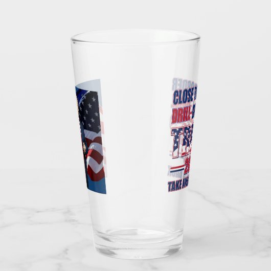 Sluit de Border Drill Trump 2024 Glas (Rechts)