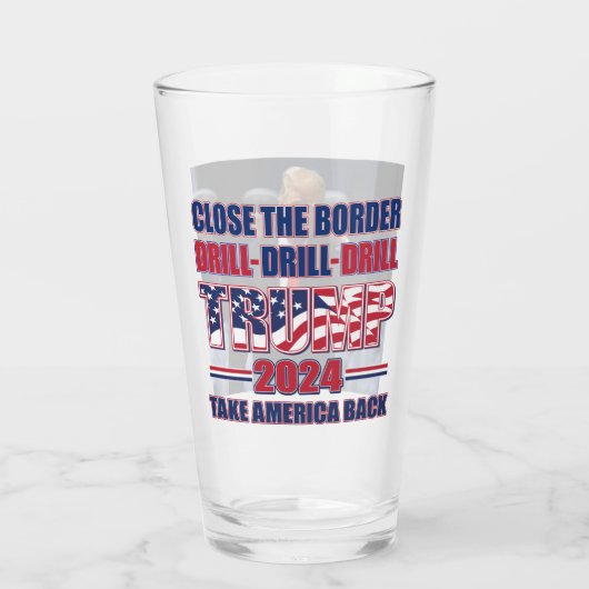 Sluit de Border Drill Trump 2024 Glas (Achterkant)