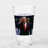Sluit de Border Drill Trump 2024 Glas (Voorkant)