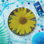 Sluit de gele zonnebloem op een papieren bordje (Feest)