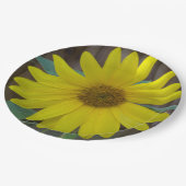 Sluit de gele zonnebloem op een papieren bordje (Gekanteld)