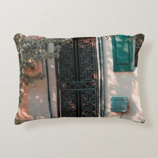 SLUIT DE GROENE WROUGHT IRON SECRIRITY DEUR ACCENT KUSSEN