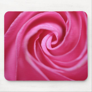 Sluit een roze roze roze roos aan. muismat