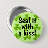 Sluit het af met een Kiss Green Shamrock Ronde Button 7,6 Cm (Voorkant /achterkant)
