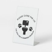 Sluit het deksel Dog Funny Toilet Classic Reclamebord Met Voetstuk (Voorkant)