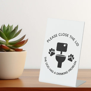 Sluit het deksel Hond Grappig Toilet Klassiek Reclamebord Met Voetstuk
