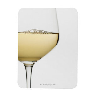 Sluit het glas witte wijn op wit magneet