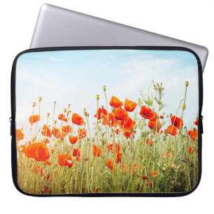 Sluit poppies op het veld. Wilde bloemen in de len Laptop Sleeve