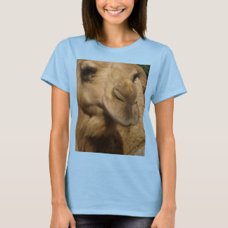 Sluiten en persoonlijk contact met een Camel T-shirt