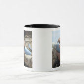 Sluiten uitzicht van een soldaat die een munitie k mok (Midden)