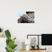 Sluiten uitzicht van een soldaat die een munitie k poster (Thuiskantoor)