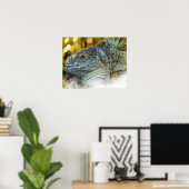 Sluiten van een grote, scalygreen Iguana hagedis Poster (Thuiskantoor)