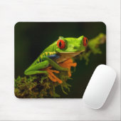 Sluiten van een kikker van de Rode Oogboom #1 Muismat (Met muis)