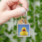 Sluiten van een rubbereend sleutelhanger (Hand)