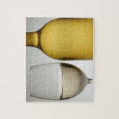 Sluiten van glas witte wijn en wijnfles legpuzzel (Verticaal)