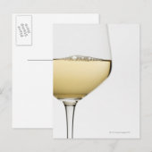 Sluiten van glas witte wijn op wit briefkaart (Voorkant / Achterkant)