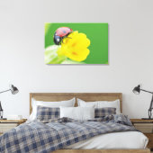 Sluiten van Ladybug Canvas Afdruk (Insitu (Slaapkamer))