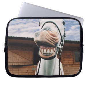 Sluiten van paarden met mond-open laptop sleeve