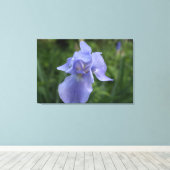 Sluiten van Paars Iris Flower Canvas Afdruk (Insitu (Houten vloer))