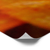 Sluiten van sappige, knapperige chips op zwart bor poster (Hoek)