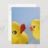 Sluiten van twee rubbereenden briefkaart (Voorkant / Achterkant)