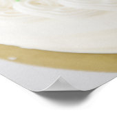 Sluiten van verjaardagstaart met verjaardagskaarse poster (Hoek)