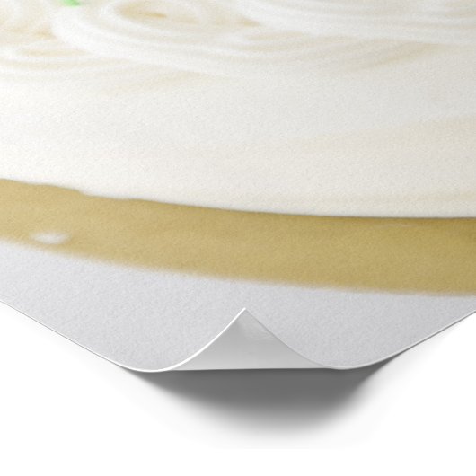 Sluiten van verjaardagstaart met verjaardagskaarse poster (Hoek)