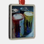 Sluiten van vier verfblikjes metalen ornament (Rechts)