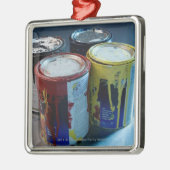 Sluiten van vier verfblikjes metalen ornament (Links)